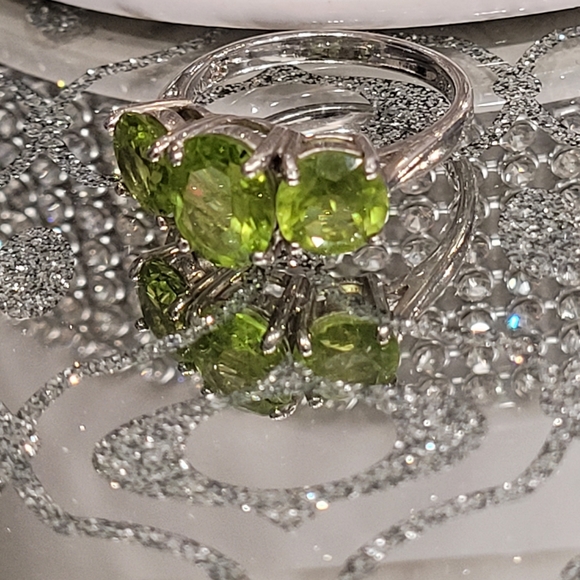 Jewelry - Genuine Peridot Ring